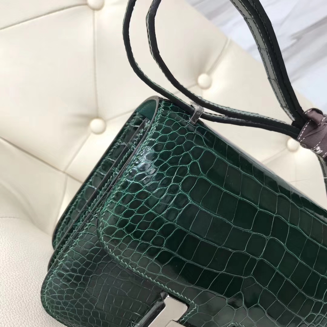 Hermès（爱马仕）Constance18cm Alligator shiny 亮面鳄鱼 ck67 祖母绿 Graphite 银扣