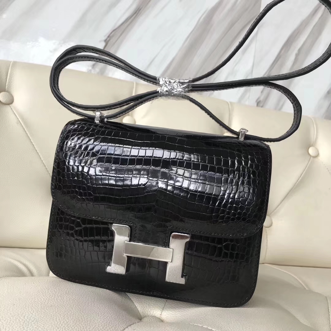 Hermès（爱马仕）Constance Porosus shiny 亮面澳洲湾鳄 ck89 黑色 noir 银扣 18cm