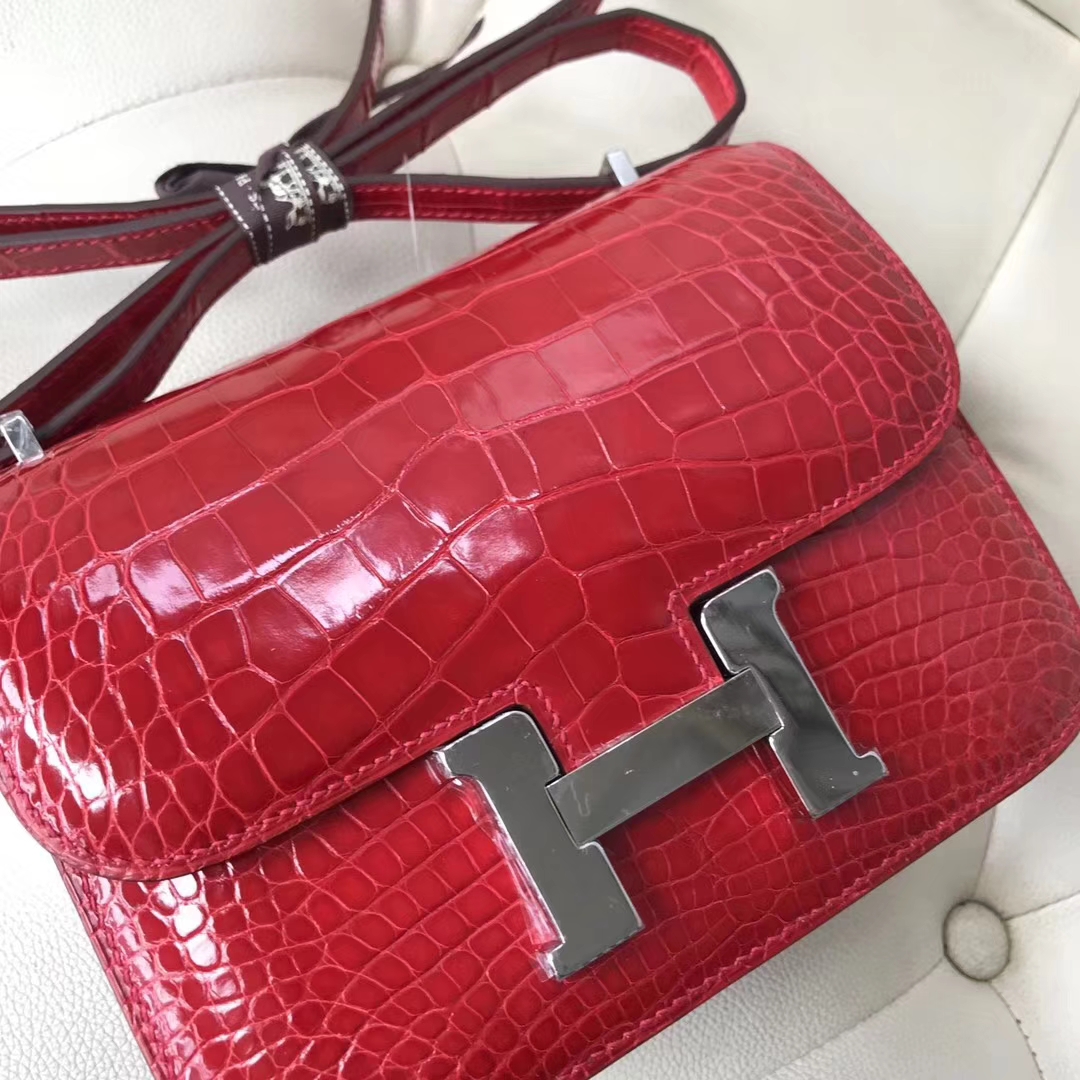 Hermès（爱马仕）Constance18cm Alligator shiny 亮面鳄鱼 ck95 法拉利红 Graphite 银扣