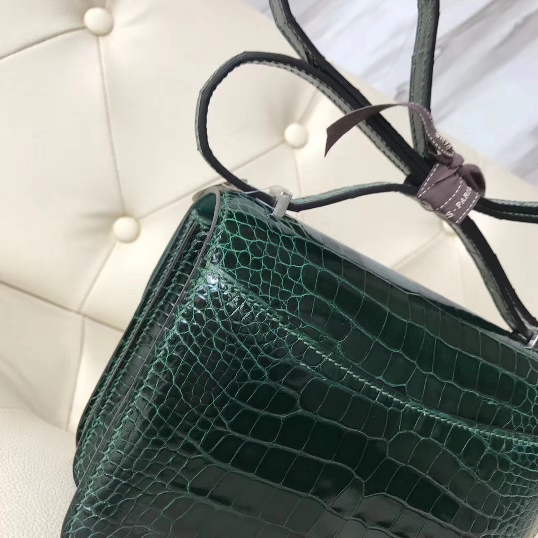 Hermès（爱马仕）Constance18cm Alligator shiny 亮面鳄鱼 ck67 祖母绿 Graphite 银扣