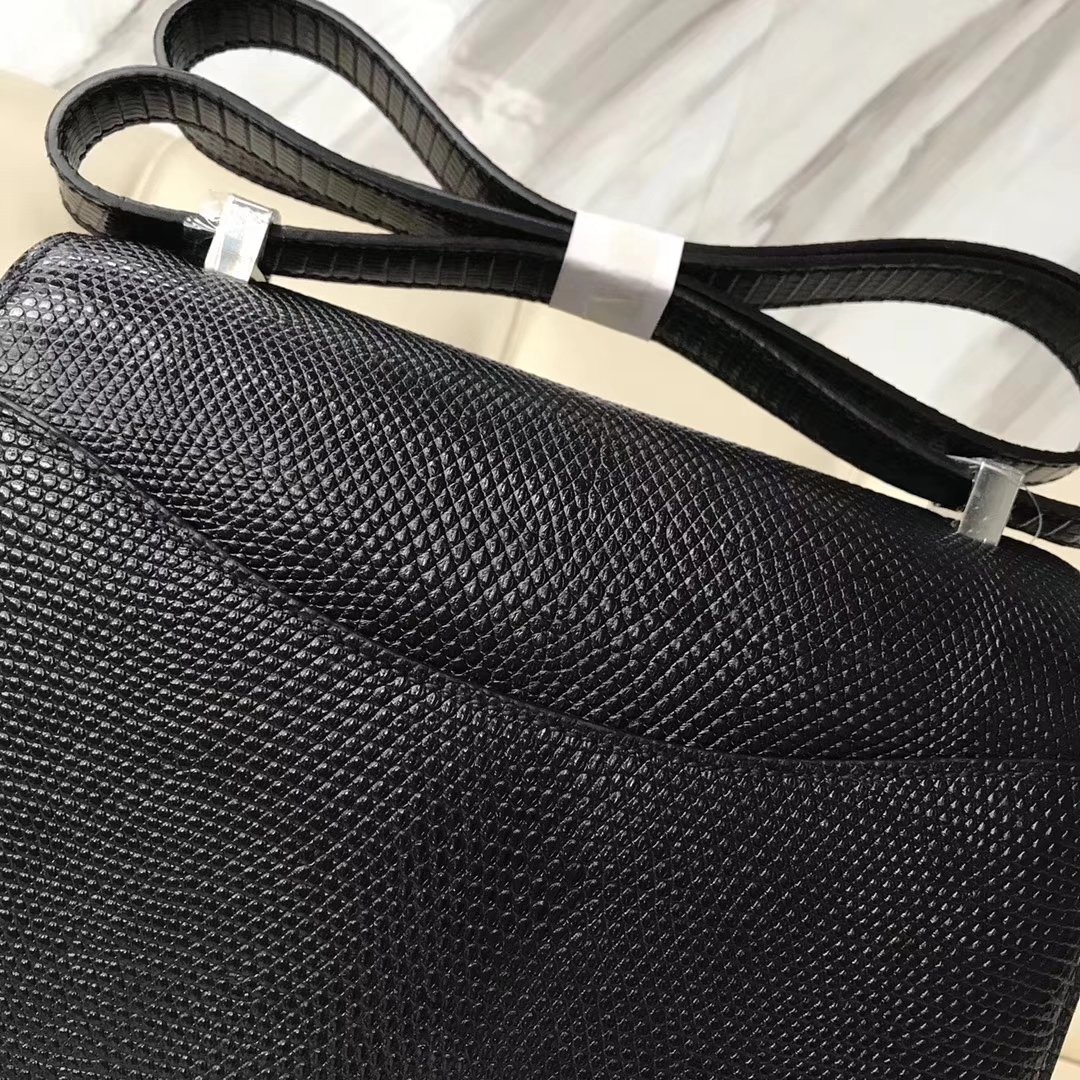 Hermès（爱马仕）Constance24cm lizard 进口亮面蜥蜴皮 ck89 黑色 银扣