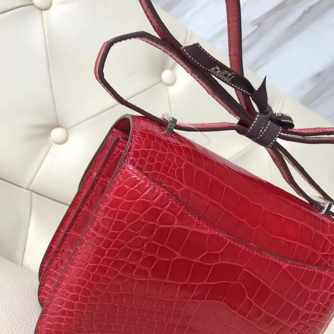 Hermès（爱马仕）Constance18cm Alligator shiny 亮面鳄鱼 ck95 法拉利红 Graphite 银扣