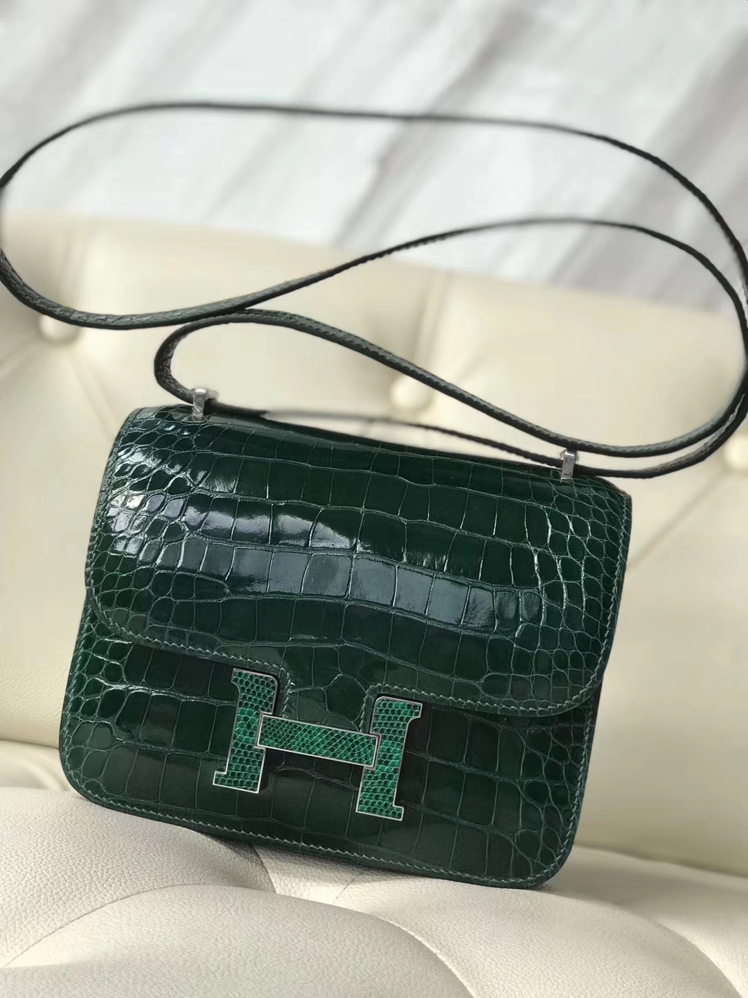 Hermès（爱马仕）Constance Alligator shiny  ck67祖母绿 vert fonce 蜥蜴扣 超特别 18cm
