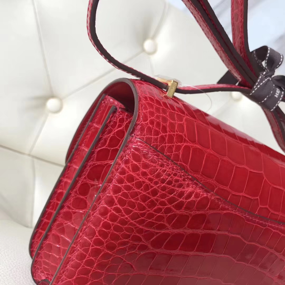 Hermès（爱马仕）Constance18cm Alligator shiny 亮面鳄鱼 ck95 法拉利红 Graphite 金扣