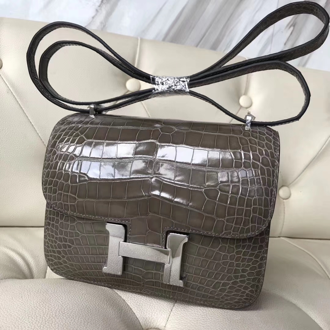 Hermès（爱马仕）Constance Alligator shiny  ck81 斑鸠灰 Gris T 银扣 18cm