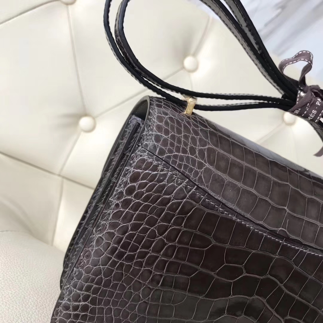 Hermès（爱马仕）Constance18cm Alligator shiny 亮面鳄鱼 ck88 石墨灰 Graphite 金扣