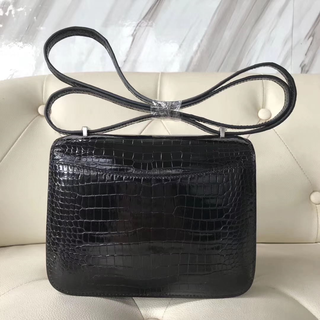 Hermès（爱马仕）Constance Porosus shiny 亮面澳洲湾鳄 ck89 黑色 noir 银扣 18cm