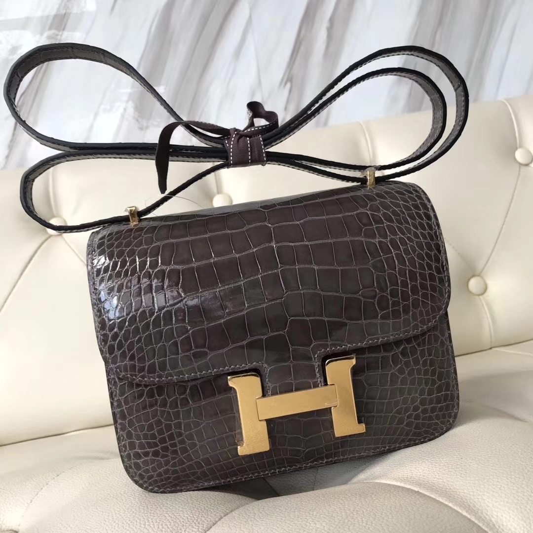 Hermès(爱马仕)Constance Alligator shiny ck88 石墨灰 graphite 金扣 18cm-拉尔森鳄鱼皮具定制 - 爱马仕包包官网 Hermès(爱马仕)Constance Alligator shiny ck88 石墨灰 graphite 金扣 18cm