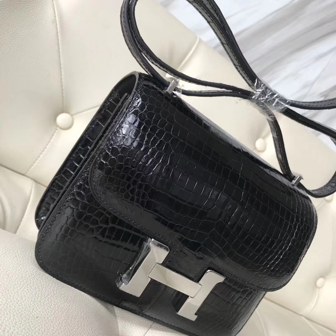 Hermès（爱马仕）Constance Porosus shiny 亮面澳洲湾鳄 ck89 黑色 noir 银扣 18cm