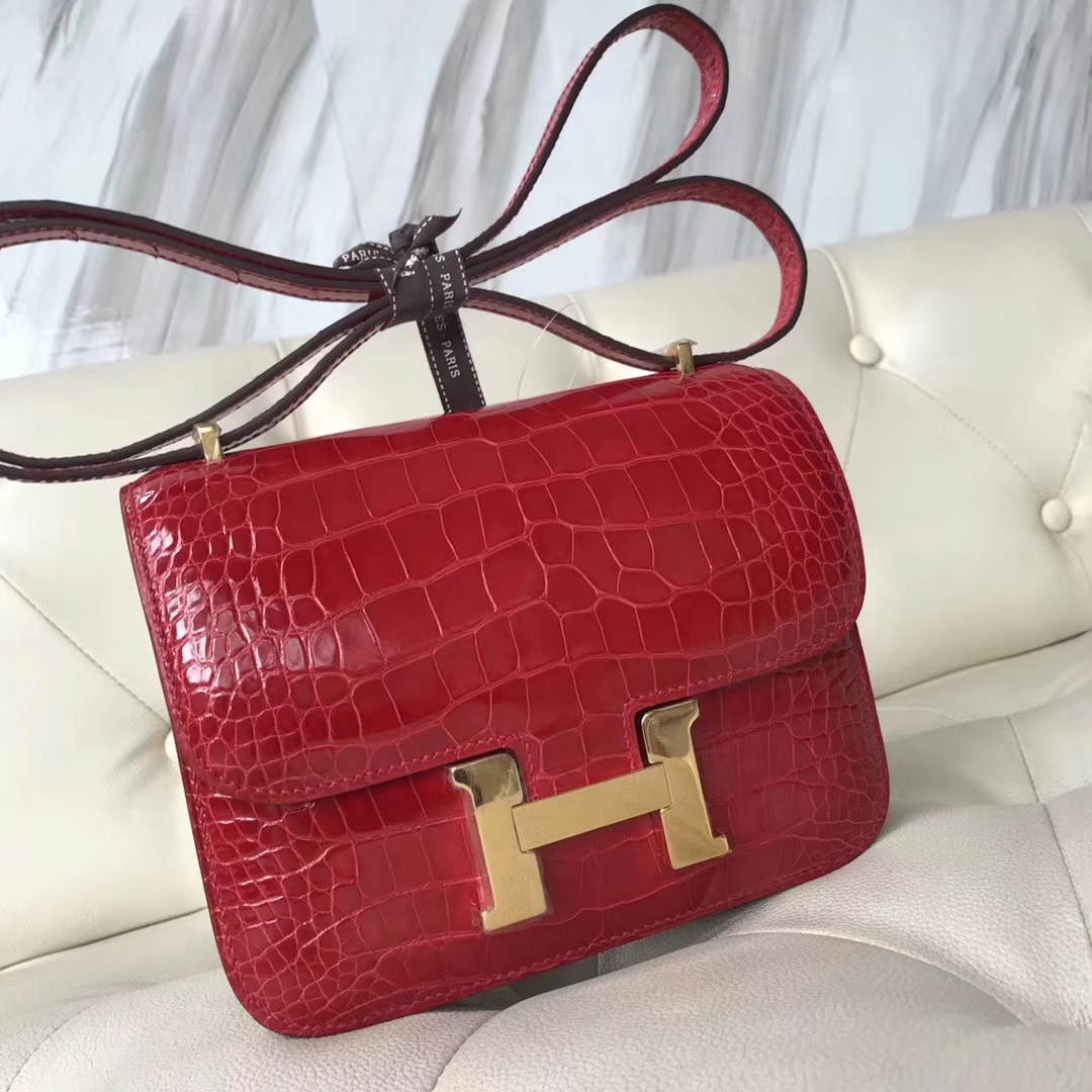 Hermès(爱马仕)Constance18cm Alligator shiny 亮面鳄鱼 ck95 法拉利红 Graphite 金扣-拉尔森鳄鱼皮具定制 - 爱马仕包包官网 Hermès(爱马仕)Constance18cm Alligator shiny 亮面鳄鱼 ck95 法拉利红 Graphite 金扣
