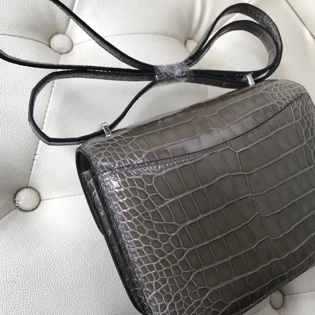 Hermès（爱马仕）Constance 亮面框框鳄鱼 ck81斑鸠灰 顶级工艺 蜡线全手工 银扣 19cm