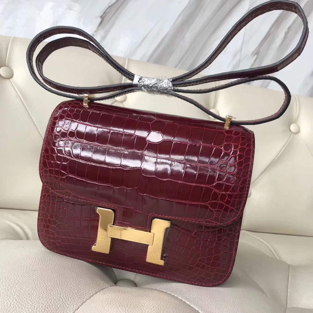 Hermès（爱马仕）Constance Alligator shiny 亮面鳄鱼 F5 新酒红 勃艮第酒红 金扣 18cm