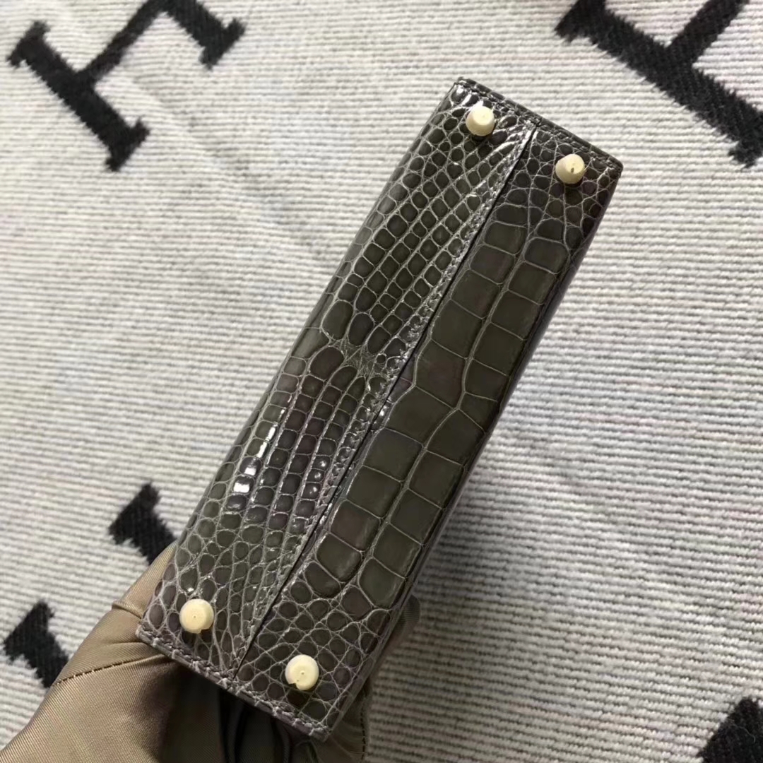 Hermès（爱马仕）亮面美洲鳄鱼 mini 2代 铁灰色 金扣