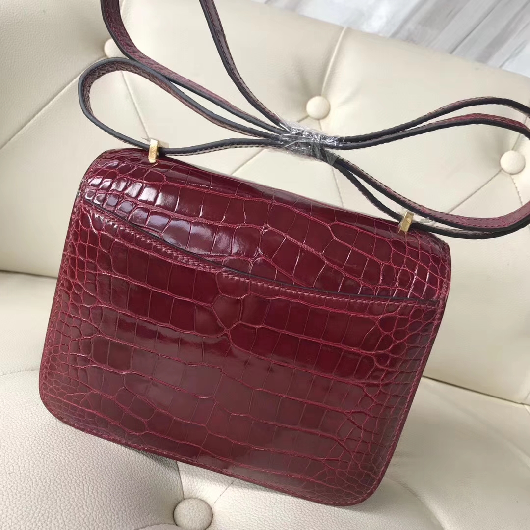 Hermès（爱马仕）Constance Alligator shiny 亮面鳄鱼 F5 新酒红 勃艮第酒红 金扣 18cm