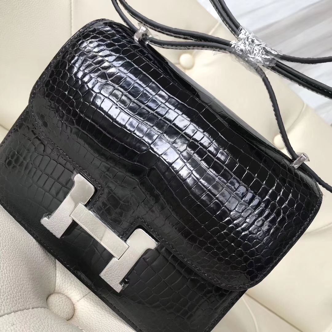 Hermès（爱马仕）Constance Porosus shiny 亮面澳洲湾鳄 ck89 黑色 noir 银扣 18cm