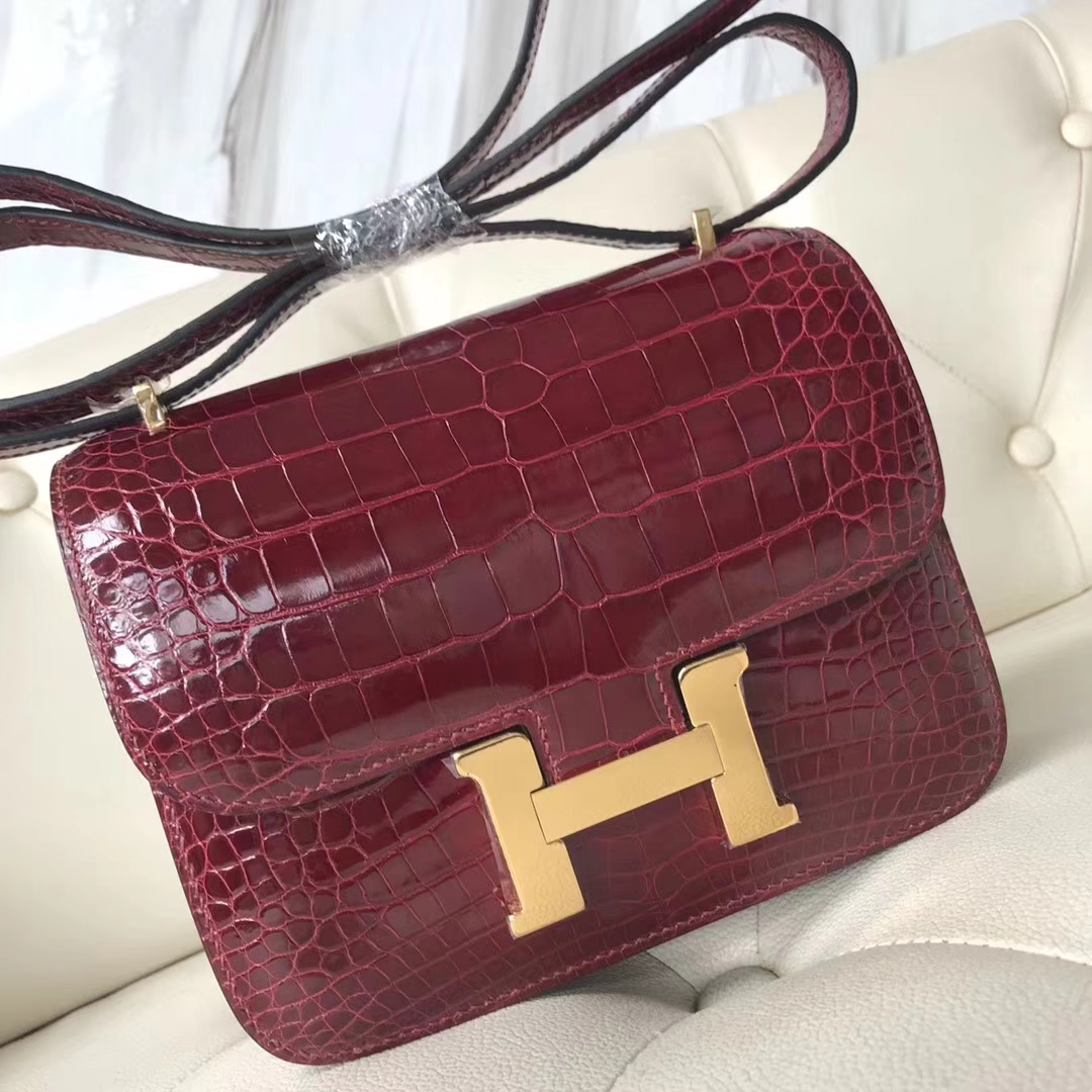 Hermès（爱马仕）Constance Alligator shiny 亮面鳄鱼 F5 新酒红 勃艮第酒红 金扣 18cm
