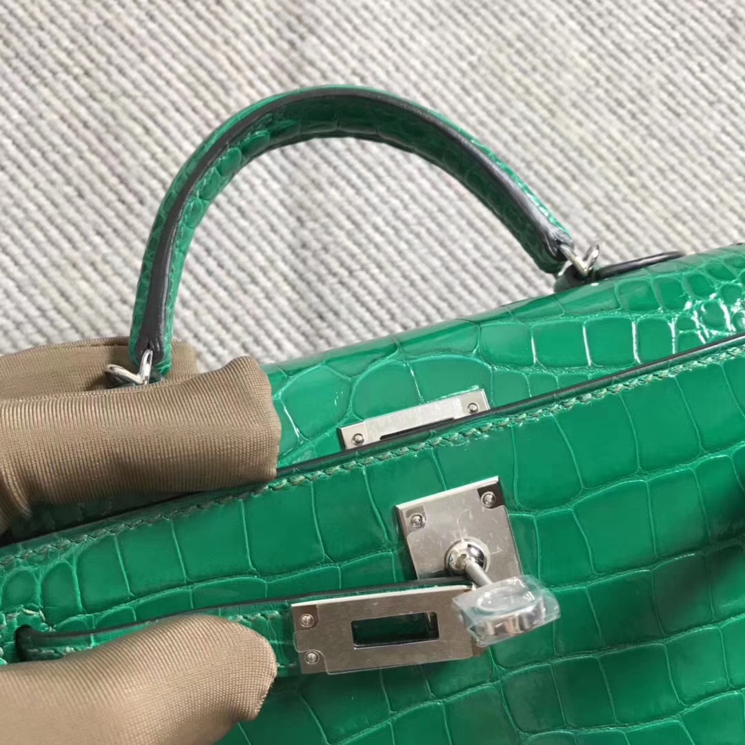 Hermès（爱马仕）亮面美洲鳄鱼 mini 2代 翡翠绿 银扣