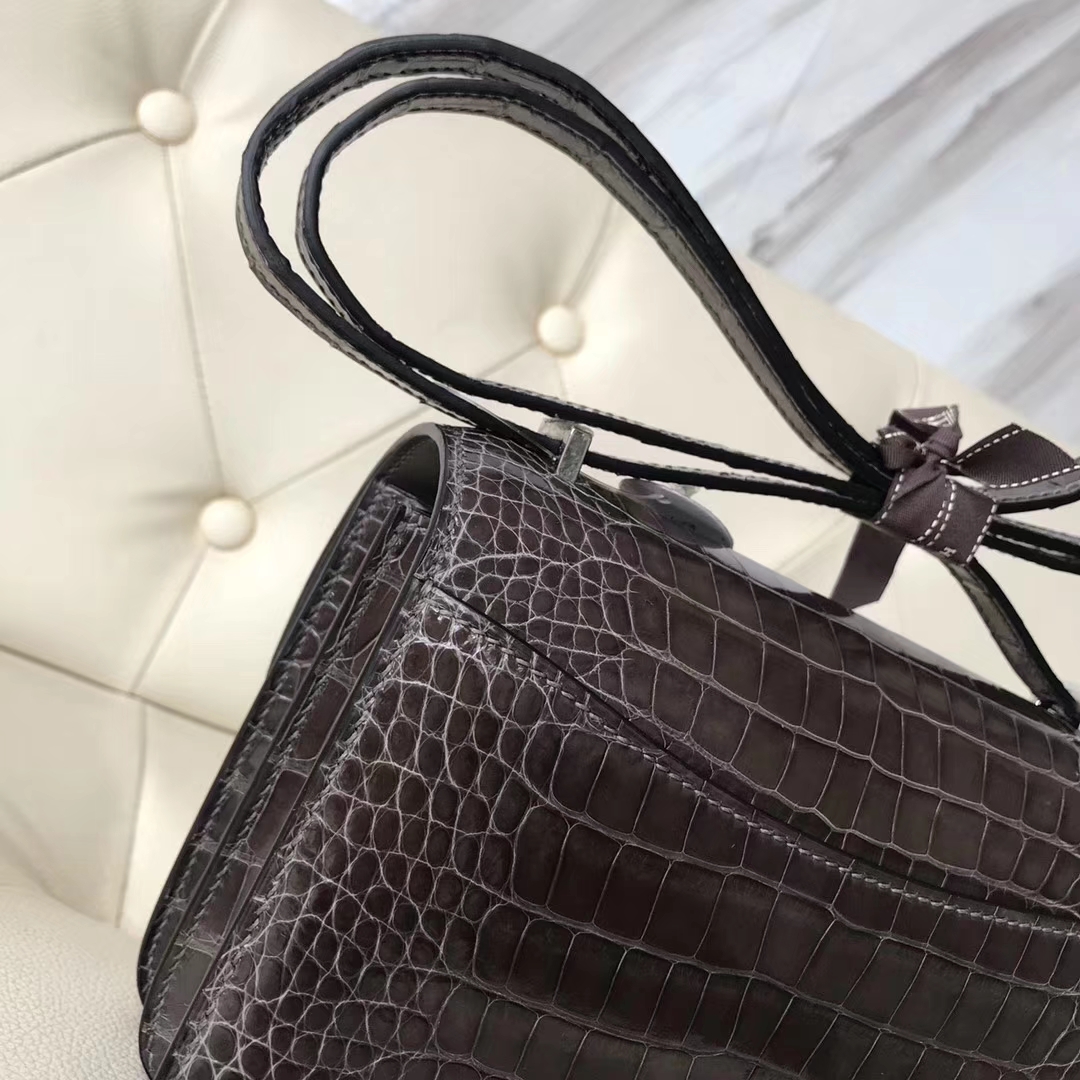 Hermès（爱马仕）Constance Alligator shiny 亮面鳄鱼 ck88 石墨灰 Graphite 银扣 18cm