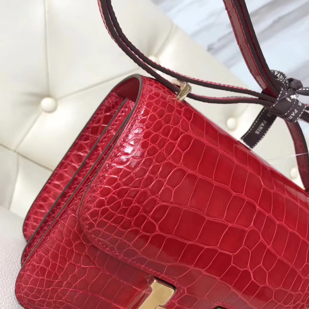 Hermès（爱马仕）Constance18cm Alligator shiny 亮面鳄鱼 ck95 法拉利红 Graphite 金扣