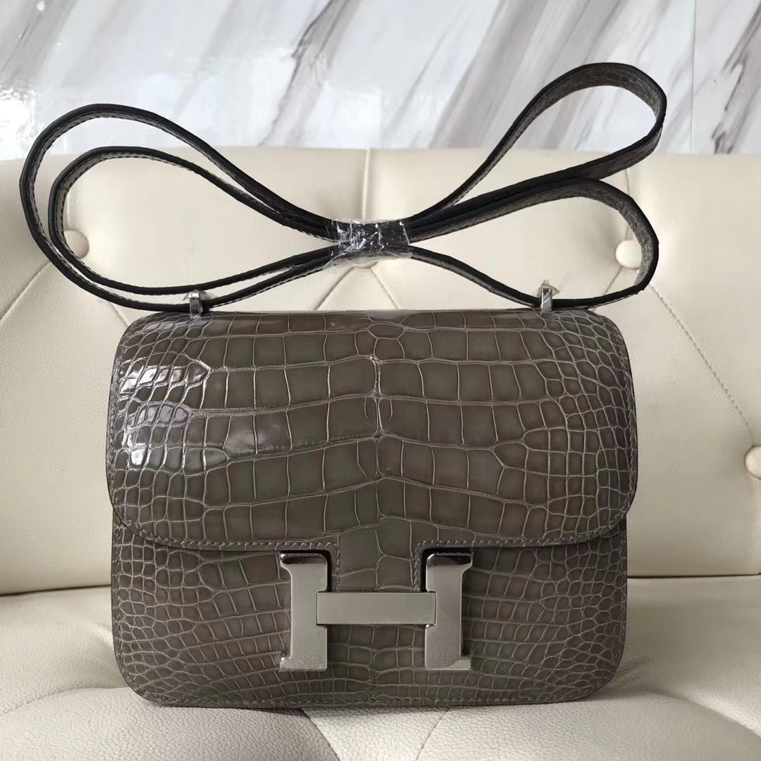 Hermès（爱马仕）Constance Alligator shiny  ck81 斑鸠灰 Gris T 银扣 18cm