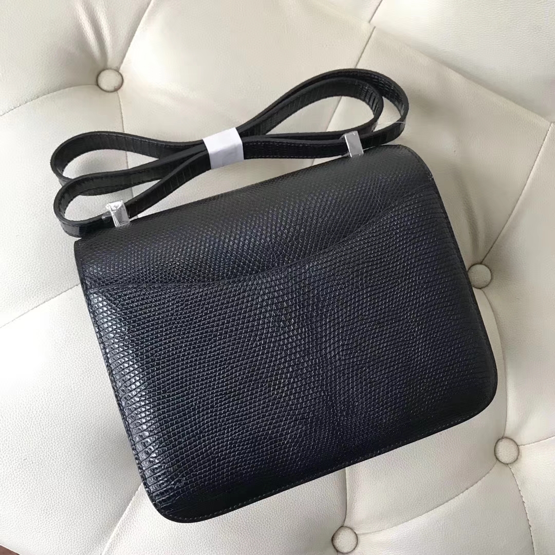 Hermès（爱马仕）Constance24cm lizard 进口亮面蜥蜴皮 ck89 黑色 银扣
