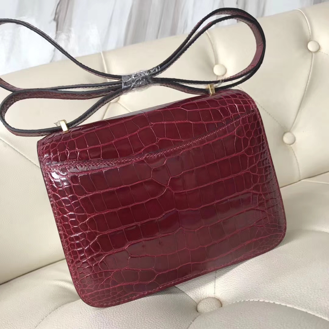 Hermès（爱马仕）Constance Alligator shiny 亮面鳄鱼 F5 新酒红 勃艮第酒红 金扣 18cm