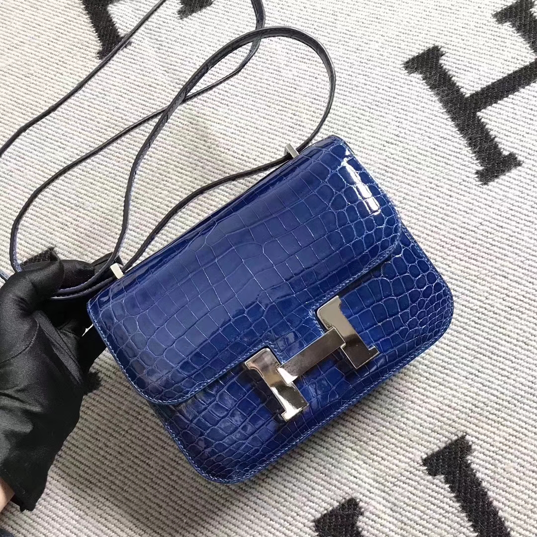Hermès(爱马仕)小极品亮面鳄鱼 电光蓝 两点 小康 19cm 银扣 完美品质-拉尔森鳄鱼皮具定制 - 爱马仕包包官网 Hermès(爱马仕)小极品亮面鳄鱼 电光蓝 两点 小康 19cm 银扣 完美品质