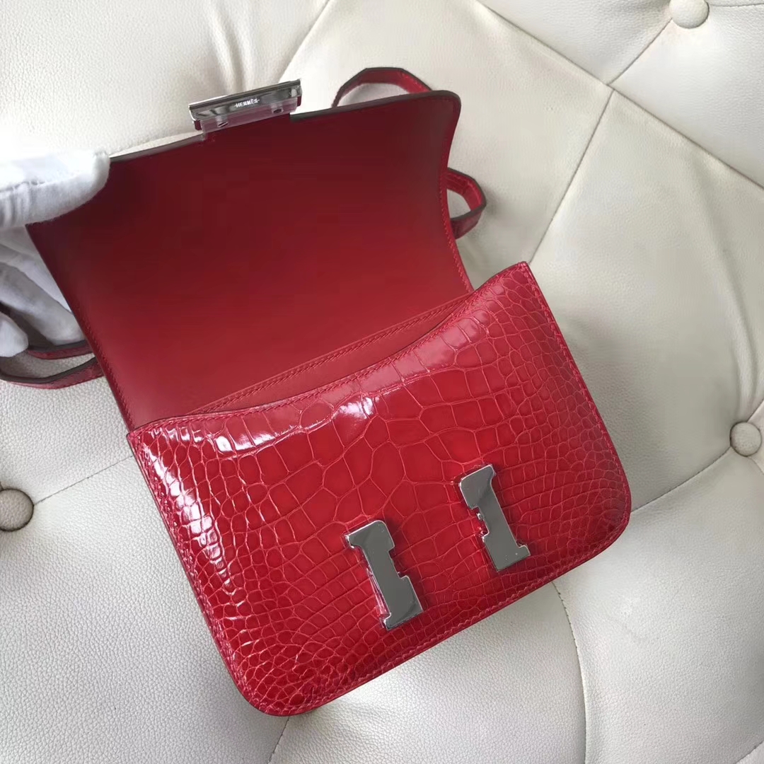 Hermès（爱马仕）Constance18cm Alligator shiny 亮面鳄鱼 ck95 法拉利红 Graphite 银扣