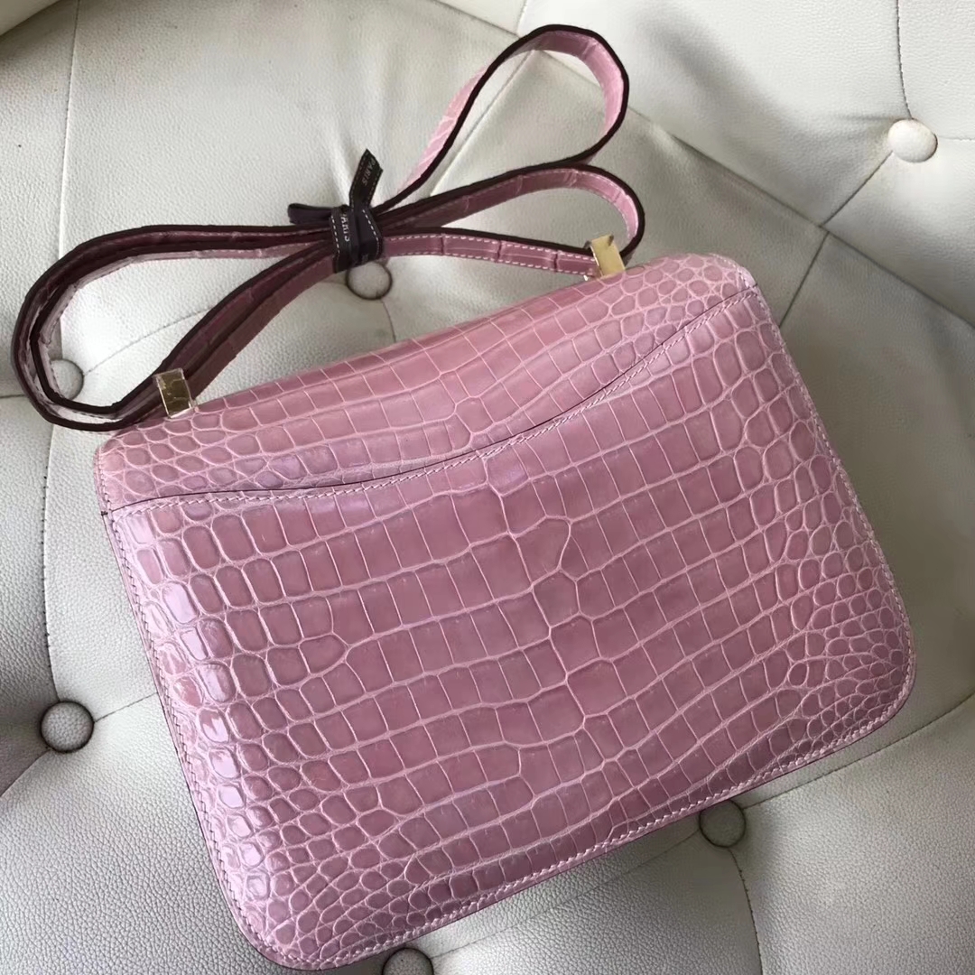 Hermès（爱马仕）Constance shiny nilo crocodile 亮面尼罗鳄 1Q奶昔粉 23cm 接受定制