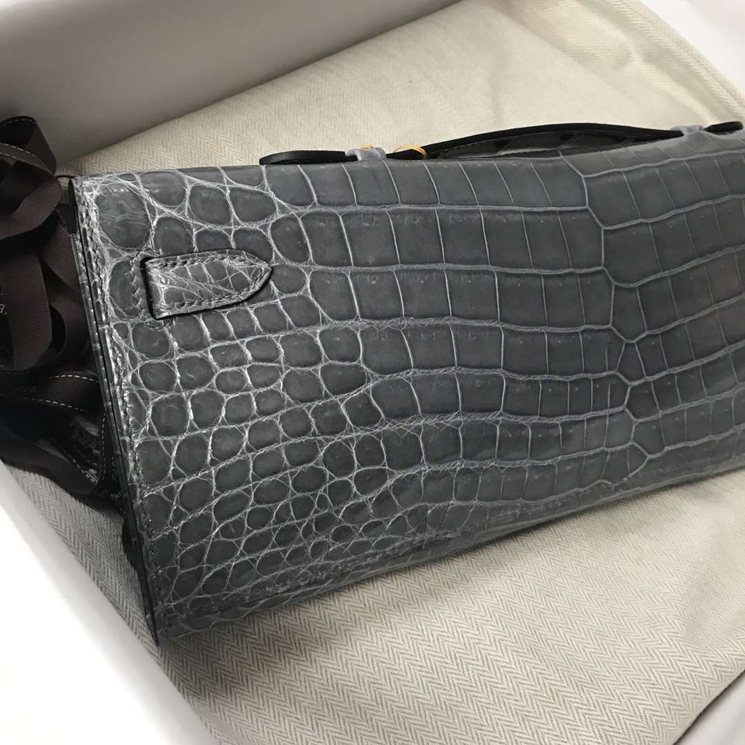 Hermès（爱马仕）Kelly cut Crocodile shiny 亮面鳄鱼 8F 铁灰 银扣 手拿包 31cm