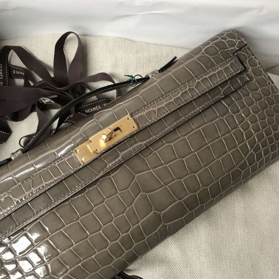 Hermès（爱马仕）Kelly cut 亮面澳洲湾鳄 ck81 斑鸠灰 Gris T 金扣  手拿包 晚宴包 31cm