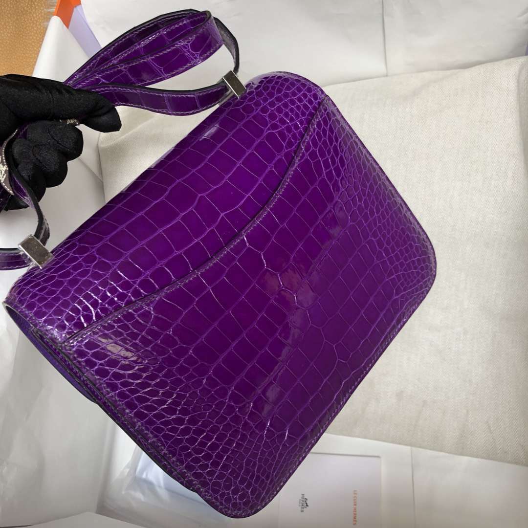Hermès（爱马仕）Constance Alligator shiny 亮面方块鳄鱼 5L 极度紫 银扣 18cm