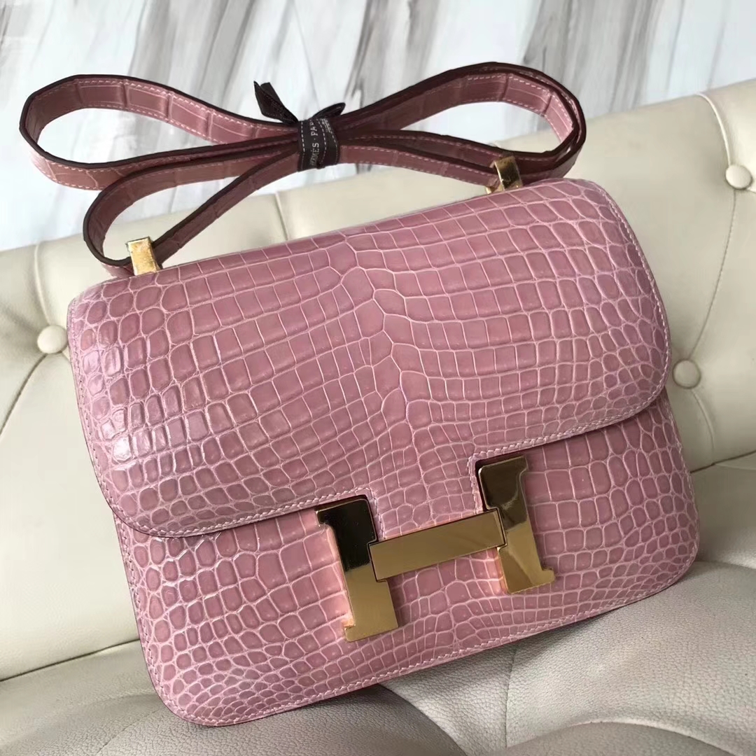 Hermès（爱马仕）Constance shiny nilo crocodile 亮面尼罗鳄 1Q奶昔粉 23cm 接受定制