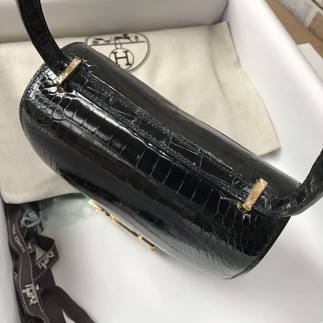 Hermès（爱马仕）Constance Alligator shiny 亮面方块鳄鱼 ck89 黑色 金扣 18cm