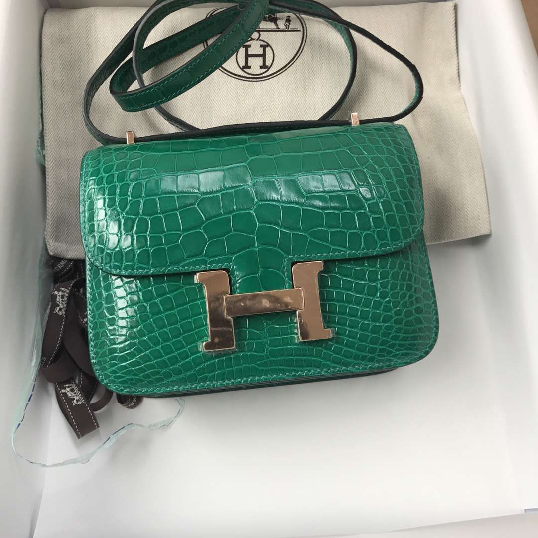 Hermès（爱马仕）Constance Alligator shiny 亮面方块鳄鱼 6Ｑ翡翠绿 18cm