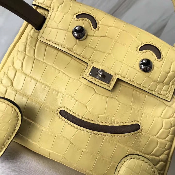 Hermès（爱马仕）Kelly doll 鹅蛋黄咖啡色 银扣 小可爱