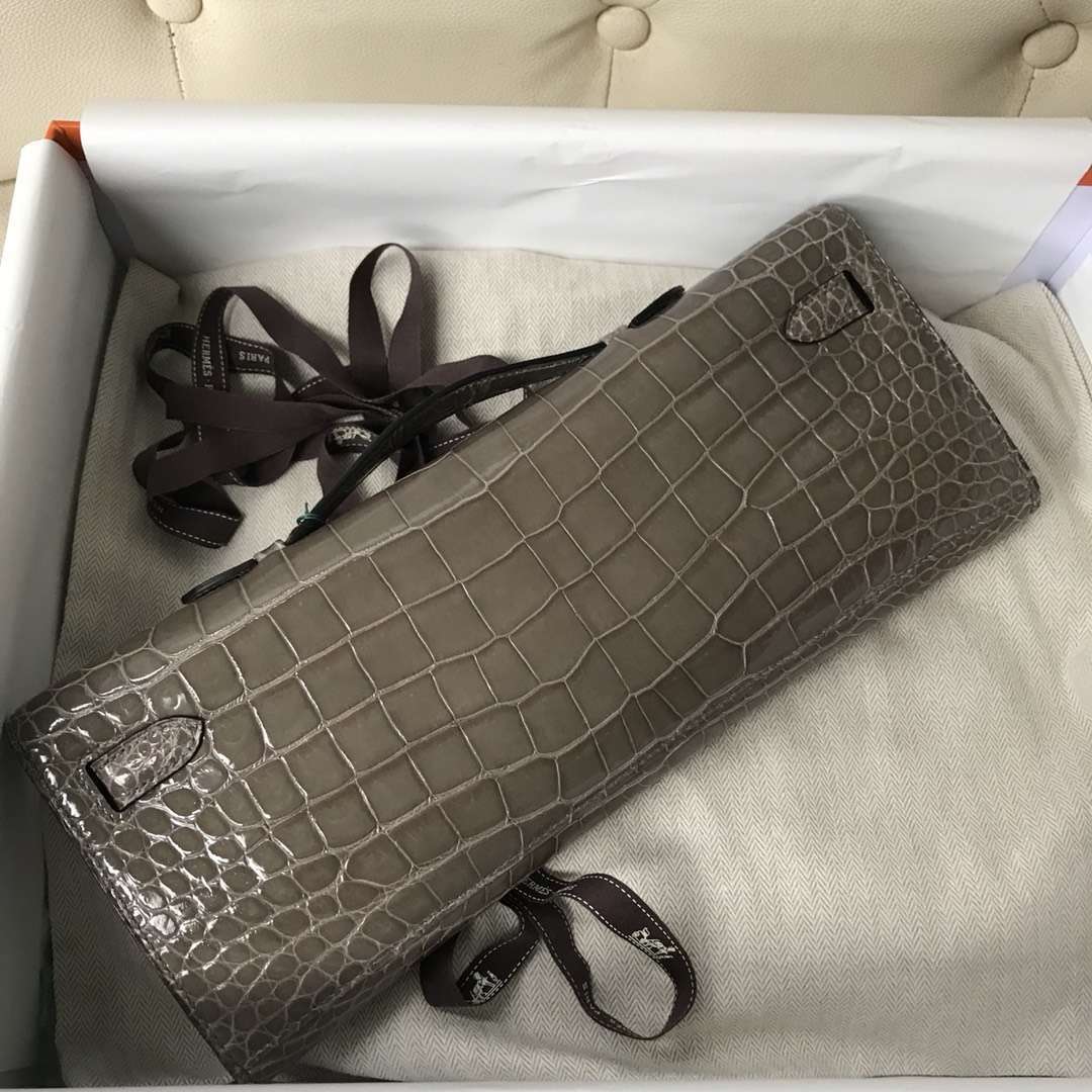 Hermès（爱马仕）Kelly cut 亮面澳洲湾鳄 ck81 斑鸠灰 Gris T 金扣  手拿包 晚宴包 31cm