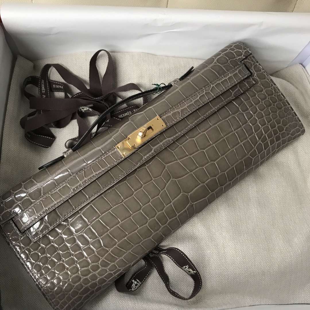 Hermès（爱马仕）Kelly cut 亮面澳洲湾鳄 ck81 斑鸠灰 Gris T 金扣  手拿包 晚宴包 31cm