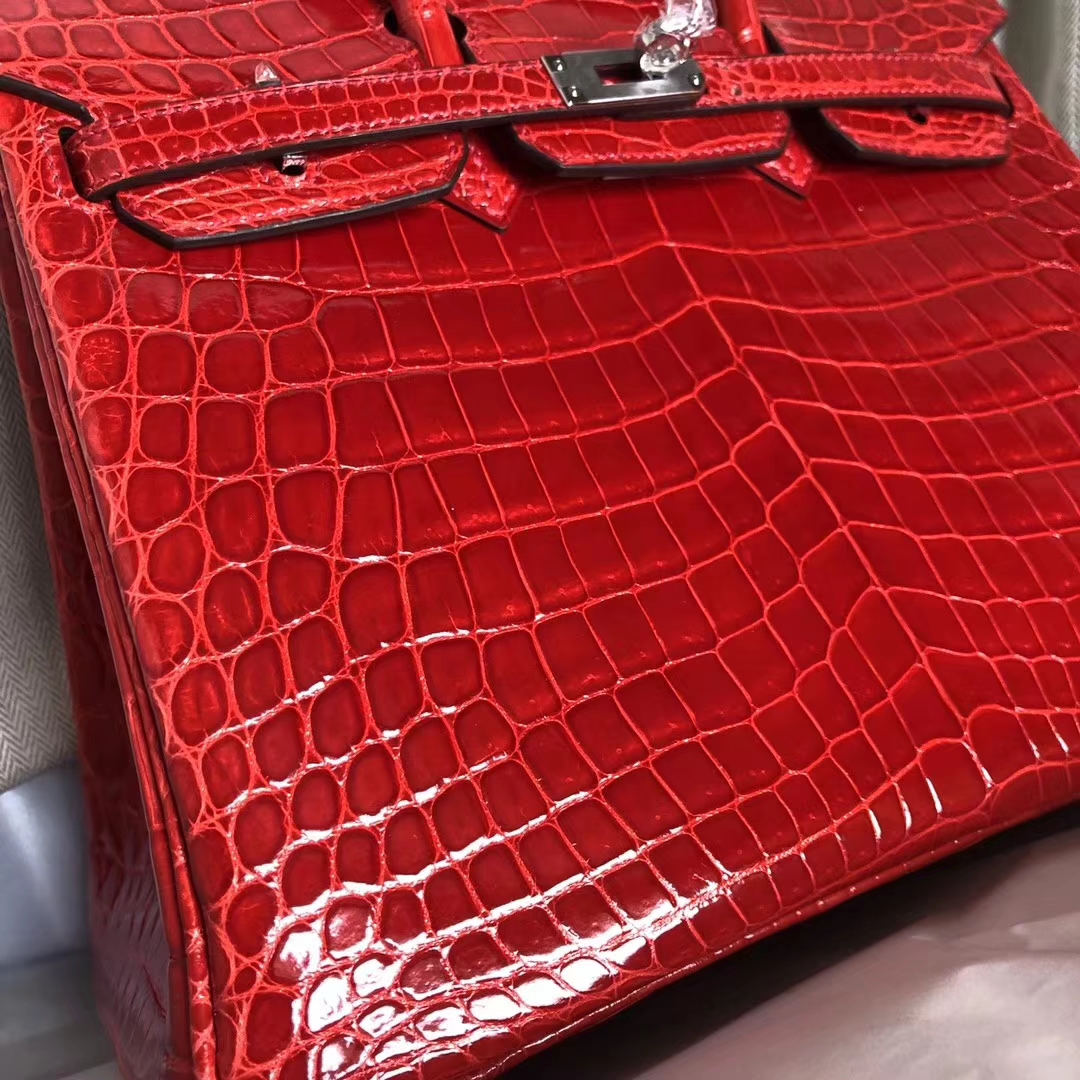 Hermès(爱马仕)Birkin Crocodile shiny 亮面鳄鱼 ck95 法拉利红 Braise 银扣 25cm-拉尔森鳄鱼皮具定制 - 爱马仕包包官网 Hermès(爱马仕)Birkin Crocodile shiny 亮面鳄鱼 ck95 法拉利红 Braise 银扣 25cm