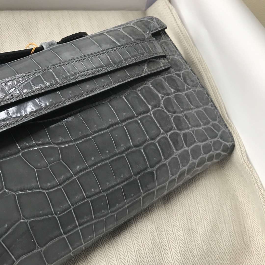 Hermès(爱马仕)Kelly cut Crocodile shiny 亮面鳄鱼 8F 铁灰 银扣 手拿包 31cm-拉尔森鳄鱼皮具定制 - 爱马仕包包官网 Hermès(爱马仕)Kelly cut Crocodile shiny 亮面鳄鱼 8F 铁灰 银扣 手拿包 31cm