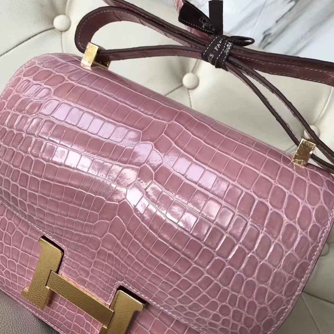 Hermès（爱马仕）Constance shiny nilo crocodile 亮面尼罗鳄 1Q奶昔粉 23cm 接受定制