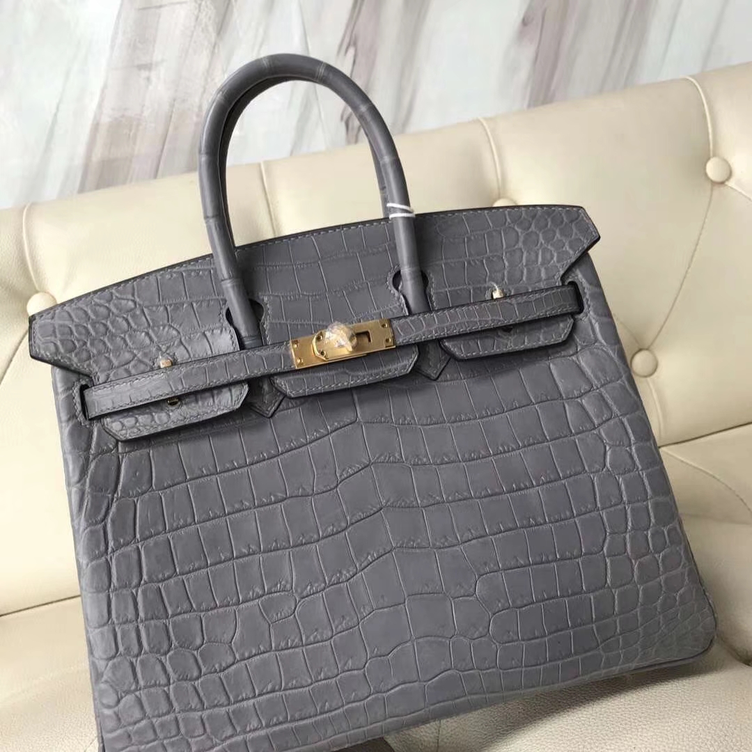 Hermès(爱马仕)Birkin Crocodile matt 雾面鳄鱼 慕斯灰 金扣 25cm-拉尔森鳄鱼皮具定制 - 爱马仕包包官网 Hermès(爱马仕)Birkin Crocodile matt 雾面鳄鱼 慕斯灰 金扣 25cm