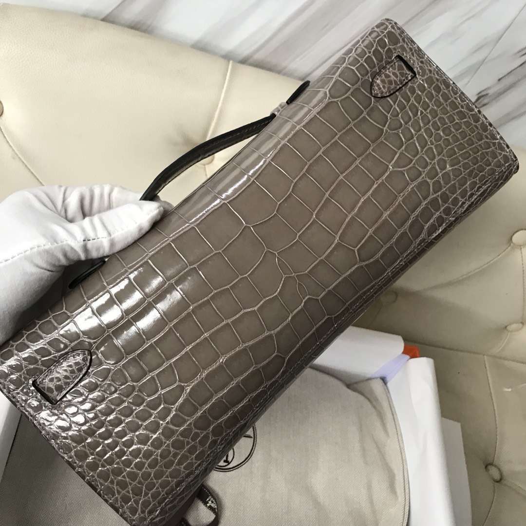 Hermès（爱马仕）Kelly cut 亮面澳洲湾鳄 ck81 斑鸠灰 Gris T 银扣  手拿包 晚宴包 31cm