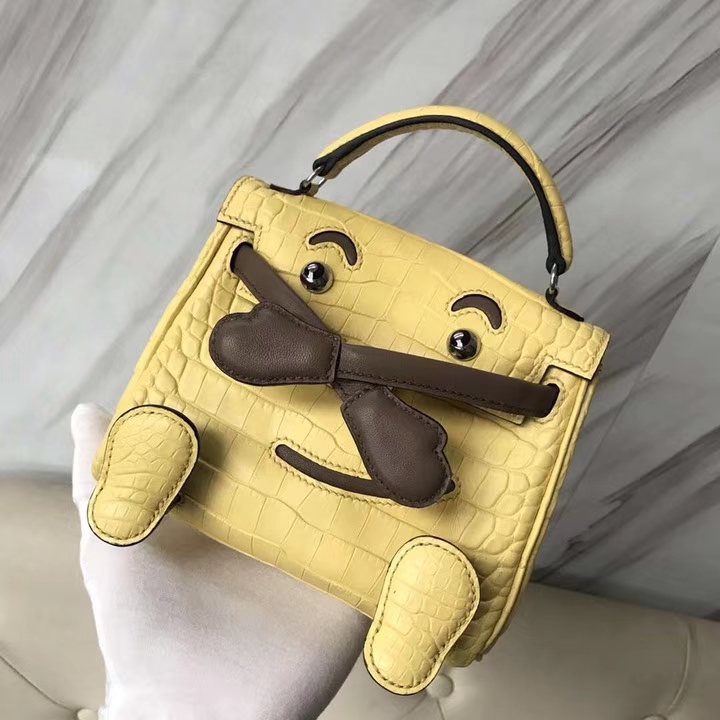 Hermès（爱马仕）Kelly doll 鹅蛋黄咖啡色 银扣 小可爱