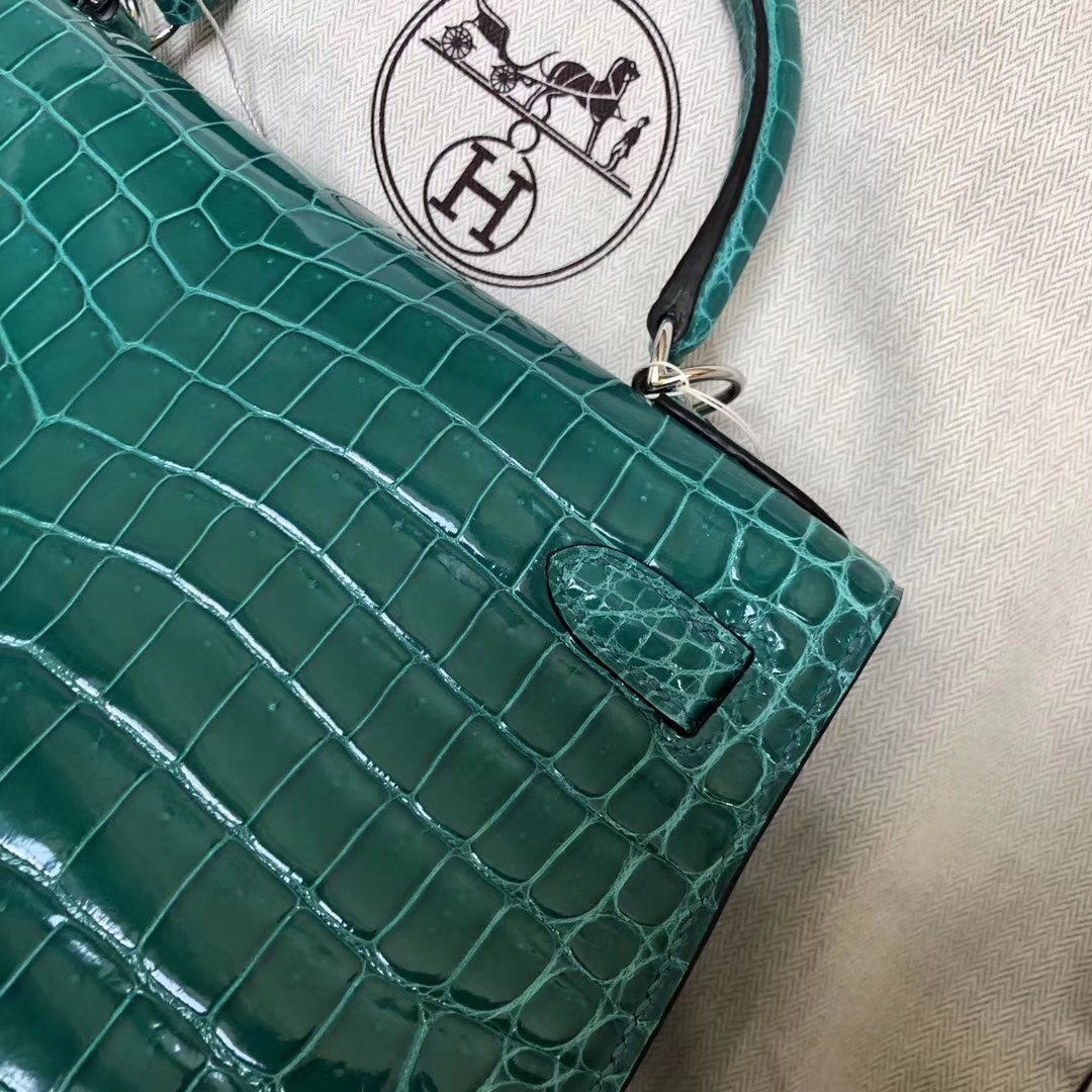 Hermès（爱马仕）Kelly porosus shiny 亮面澳洲湾鳄 6Ｑ 翡翠绿 银扣 28cm