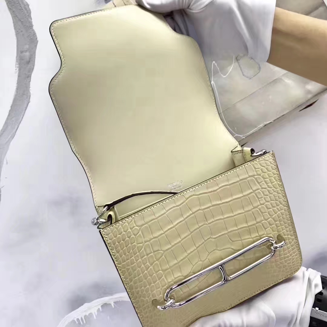 Hermès(爱马仕)Roulis 8L 奶油白 蜥蜴 小喜马拉雅色 银扣 现货 18cm-拉尔森鳄鱼皮具定制 - 爱马仕包包官网 Hermès(爱马仕)Roulis 8L 奶油白 蜥蜴 小喜马拉雅色 银扣 现货 18cm