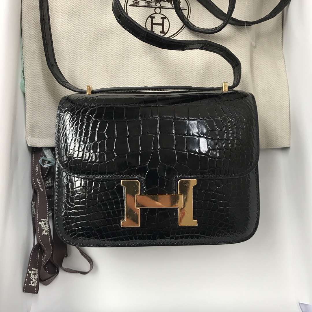 Hermès（爱马仕）Constance Alligator shiny 亮面方块鳄鱼 ck89 黑色 金扣 18cm