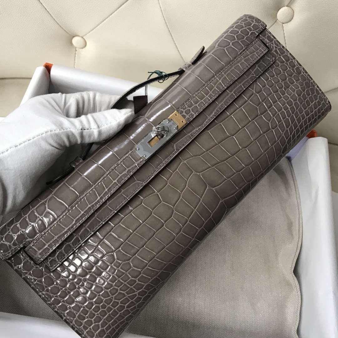 Hermès（爱马仕）Kelly cut 亮面澳洲湾鳄 ck81 斑鸠灰 Gris T 银扣  手拿包 晚宴包 31cm