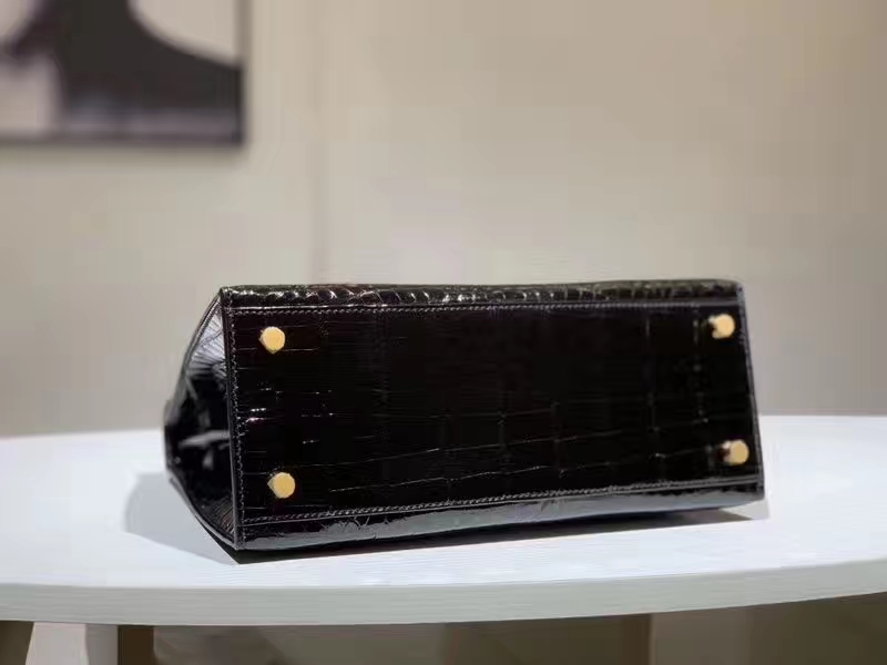 Hermès（爱马仕）Kelly凯莉包 鳄鱼皮 黑色 25cm 金扣 现货