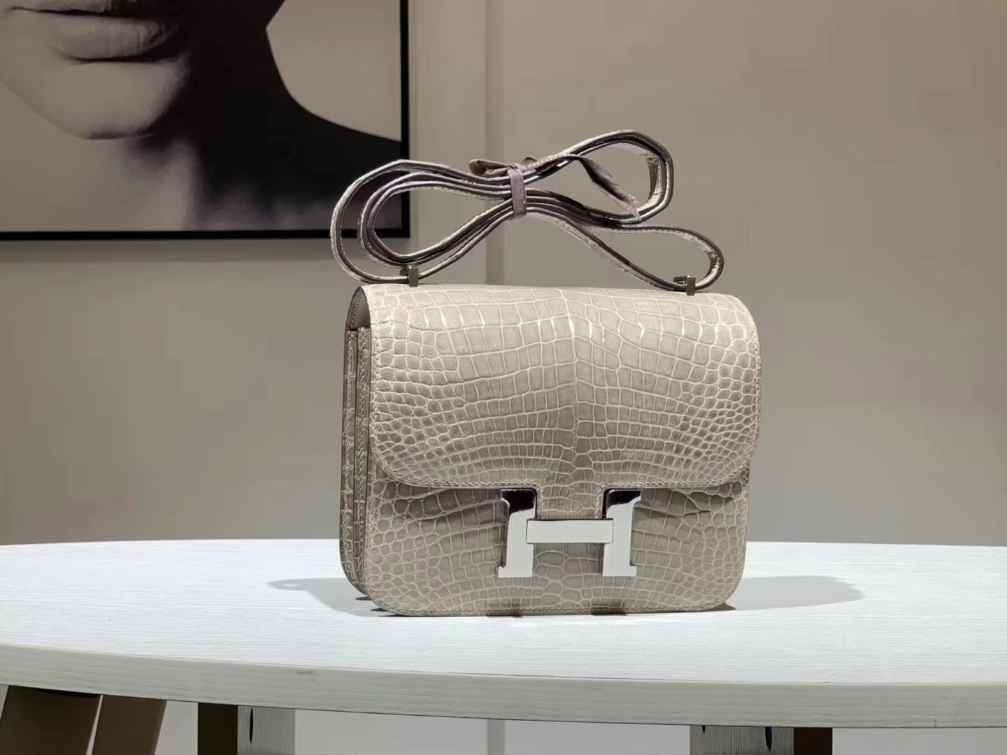 Hermès(爱马仕)Constance空姐包 鳄鱼皮 竹子绿 19CM 现货-拉尔森鳄鱼皮具定制 - 爱马仕包包官网 Hermès(爱马仕)Constance空姐包 鳄鱼皮 竹子绿 19CM 现货